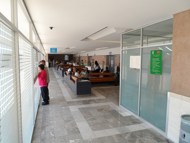 No hay reciprocidad entre cumplimiento de obligaciones patronales y atención del IMSS