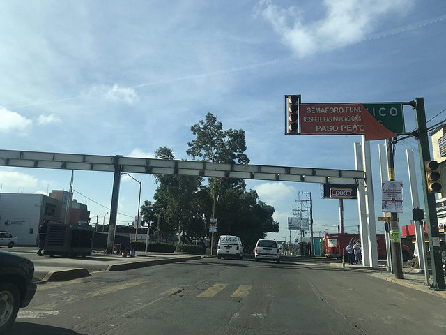 Reanudan construcción de puente peatonal con elevador en Aguascalientes