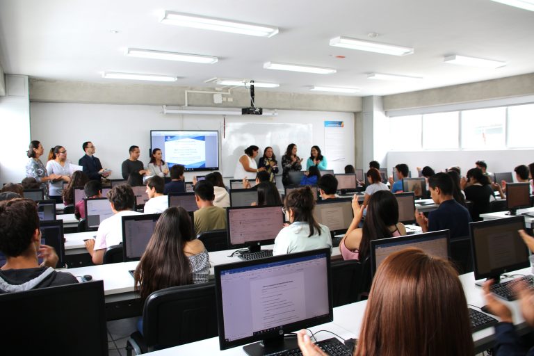 Más de 1,300 bachilleres de la Autónoma de Aguascalientes se actualizan en el uso de bases de datos digitales