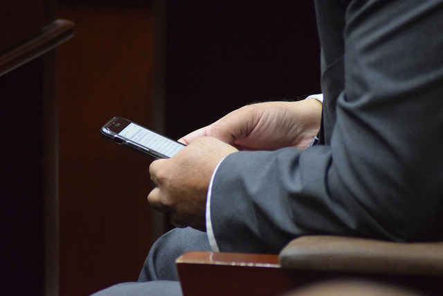 Rematarán automóviles y celulares asignados a Morena en Aguascalientes