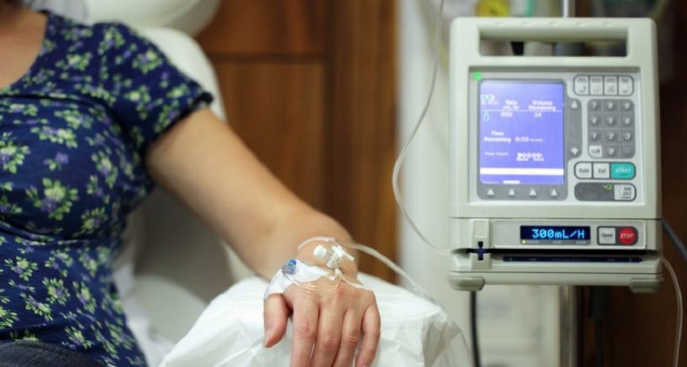 COFEPRIS investiga caso de mujer presuntamente atendida con quimioterapia falsa