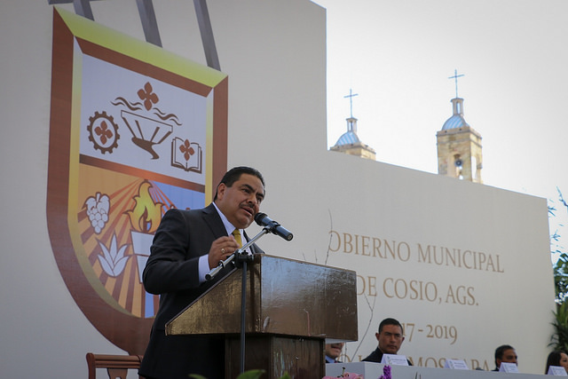 Coquetea alcalde de Cosío, Aguascalientes, con MC, PAN y PRD para reelección
