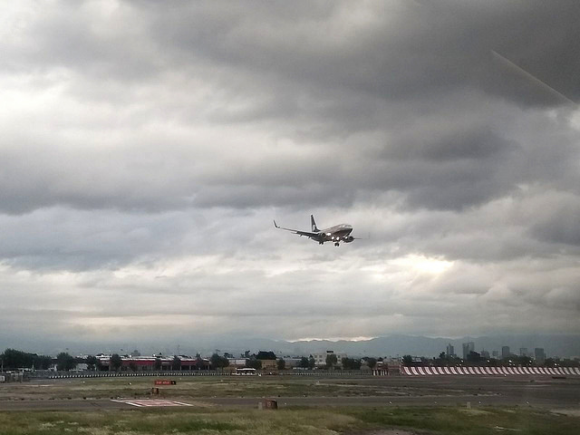 Se debe revisar que no exista corrupción en contratos de NAIM