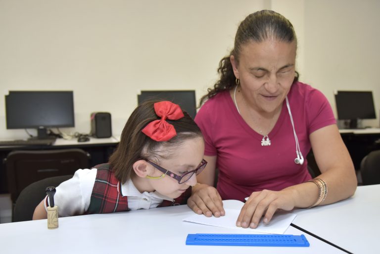 Entrega DIF de la capital de Aguascalientes instalaciones del Sipinna