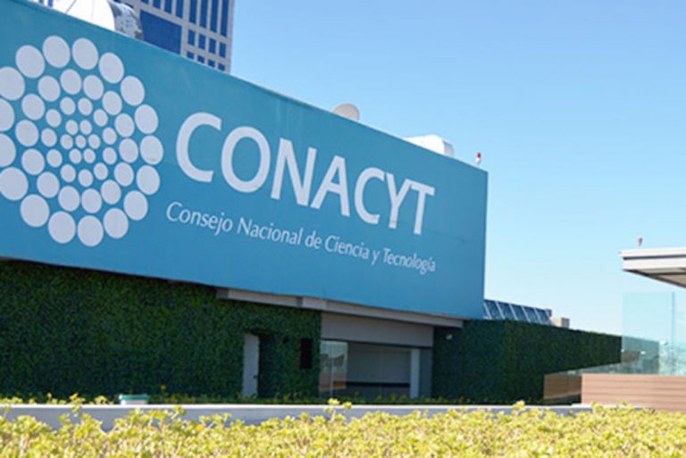 ¿Qué está pasando con las becas Conacyt y por qué no están llegando a tiempo ?