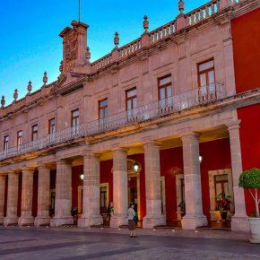 30084378247_e24343d1fa_z