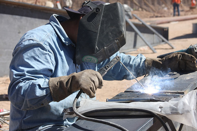 Incertidumbre de constructores por posible incremento en el precio del hierro y el dólar