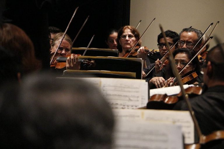 Derbez, Saint-Saëns y Dvorak en el primer concierto de temporada/ Orquesta Sinfónica de Aguascalientes