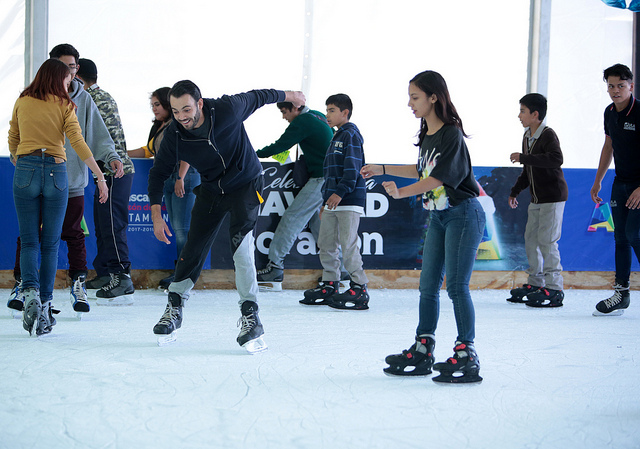 Pista de hielo en Aguascalientes registra una afluencia de más de 800 personas por día