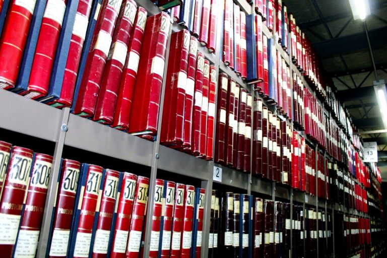 Peligran notarías en León. ¿Cuándo le quitan el Fiat a un notario?