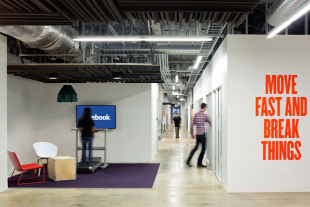 El año en que Facebook nos mintió (y por fin cayó, gracias al periodismo) / Bocadillo