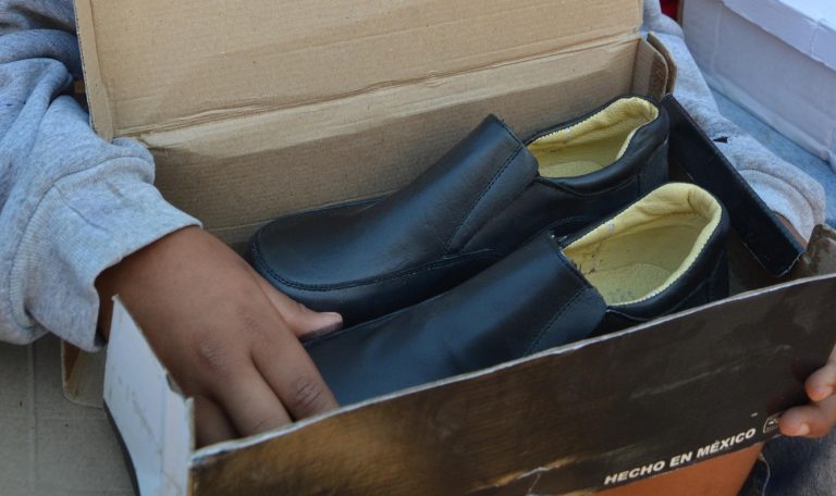 Continúa la gira de entrega de calzado en centros de asistencia social de Aguascalientes