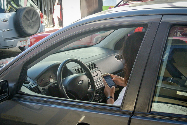 Pide Instituto de Salud de Aguascalientes evitar el uso del celular mientras se conduce