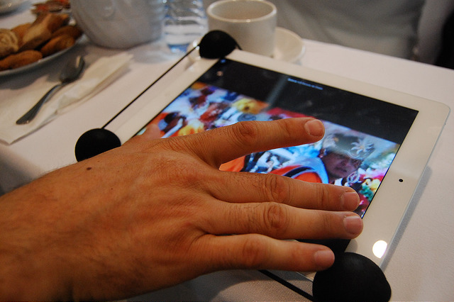 Presentan libros digitales para revisar mediciones en materia educativa