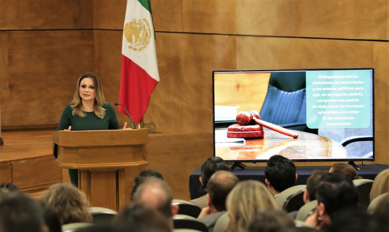 Magistrada Claudia Valle Aguilasocho presenta informe anual de labores
