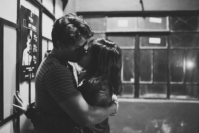 Provocan besos cambios en diferentes partes del cerebro