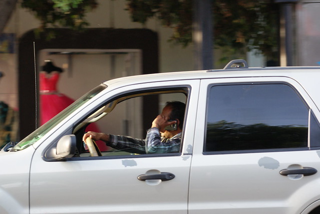 Uso del celular eleva en un 400% la posibilidad de un accidente automovilístico