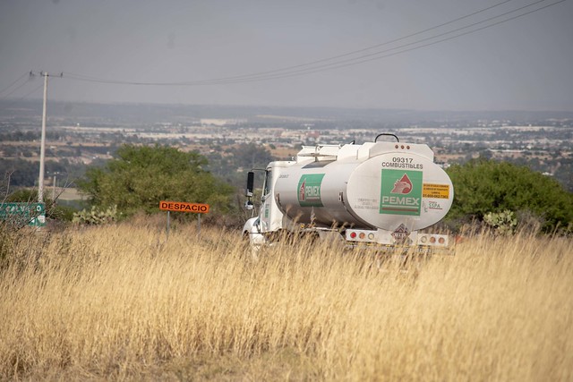Pemex debe dar a conocer empresas y estaciones de servicio cuyos permisos canceló