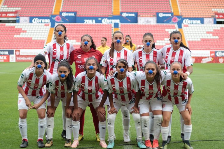Centellas de Aguascalientes y Querétaro empatan en el estadio Victoria