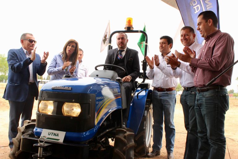 La UTN Aguascalientes recibe nuevo tractor y equipamiento agrícola