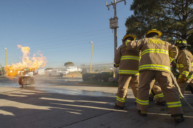 Entregan equipo a Cuerpo de Bomberos de Aguascalientes