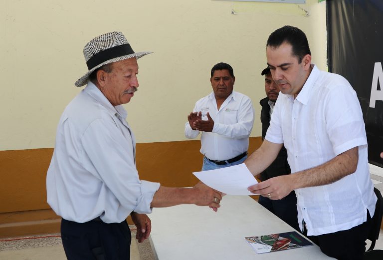 Entregan incentivos a productores de Asientos, Aguascalientes