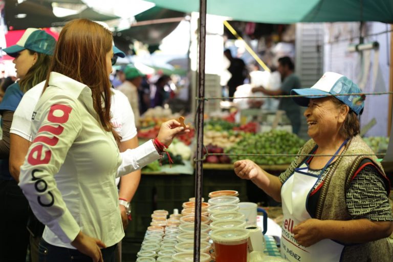 Recorre Teresa Jiménez tianguis de la Colonia Estrella
