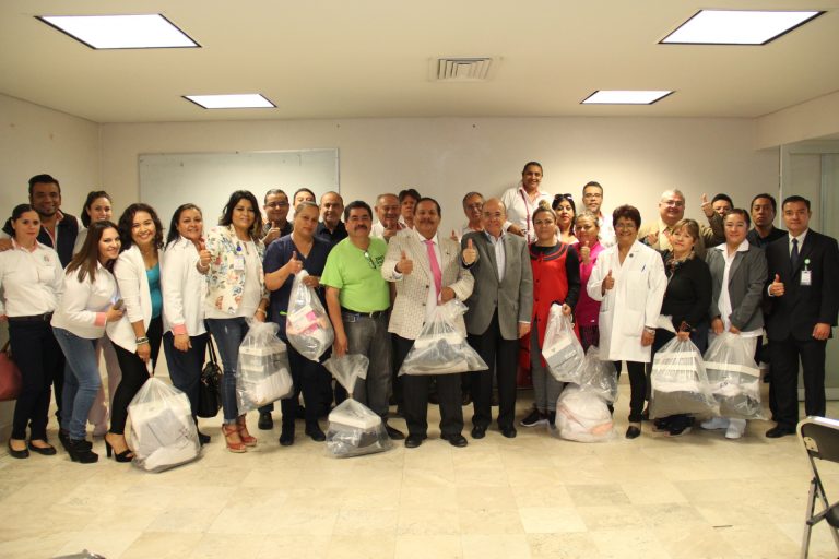 Entregan uniformes a trabajadores del Issste Aguascalientes