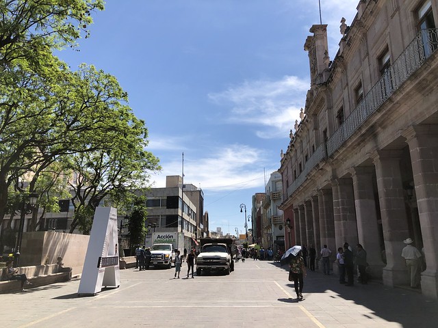 La A instalada por Morena en la plaza principal de Aguascalientes podría traer varias sanciones