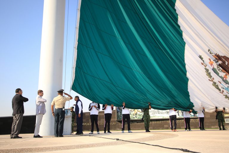 Realizan Honores a la Bandera en la Autónoma de Aguascalientes