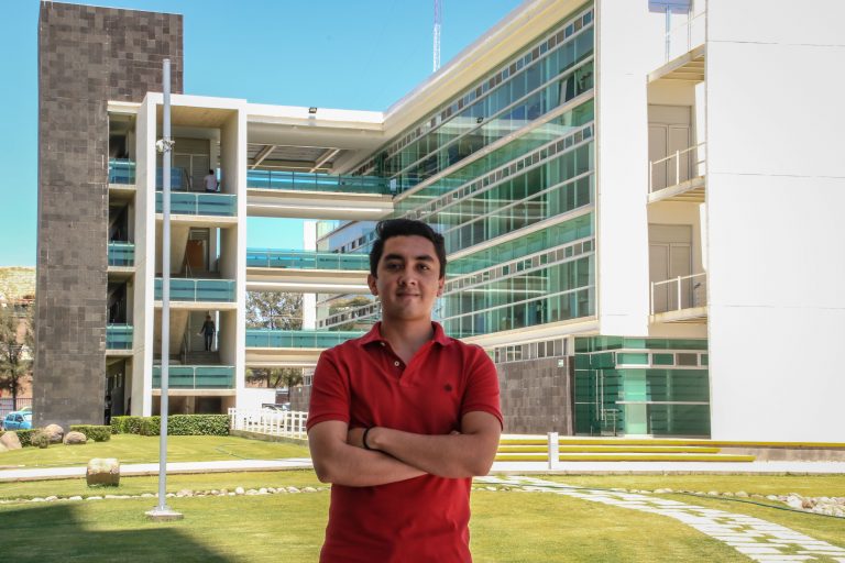 Analiza alumno de la Autónoma de Aguascalientes riesgos geográficos y accesibilidad en escuelas