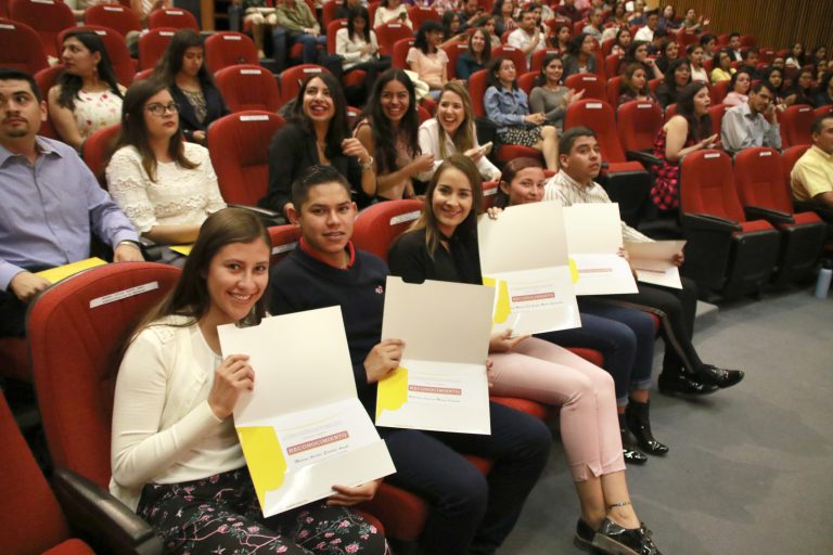 Reconoce Autónoma de Aguascalientes a estudiantes sobresalientes