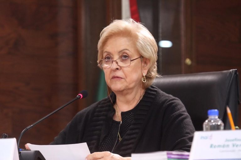 Debe informar Pemex sobre cancelación de permisos y contratos a gasolineras por venta ilegal de combustible