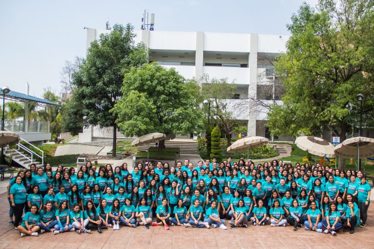 200 alumnas de Aguascalientes desarrollan conocimientos en ingeniería y matemáticas