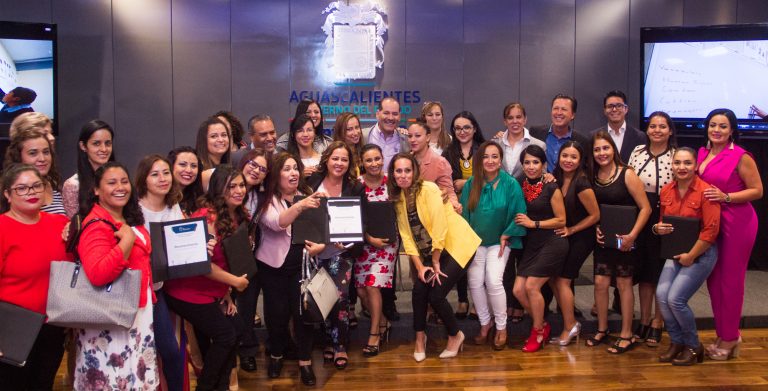 Entregan plazas a docentes de educación básica en Aguascalientes