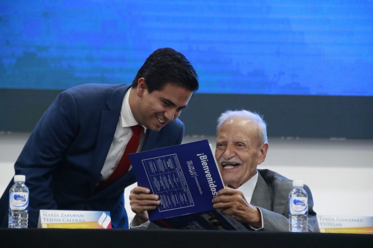 Reconoce la Autónoma de Aguascalientes al exrector Efrén González Cuéllar