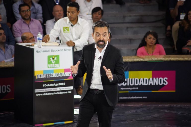 Arturo Ávila, candidato de Morena Aguascalientes, participa en el debate ciudadano