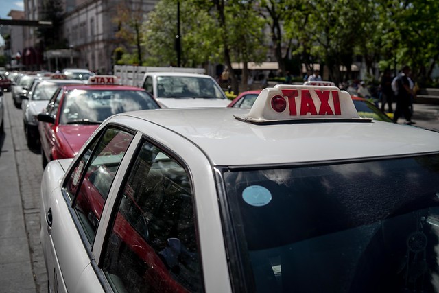 Sostuvo CMOV diálogo con taxistas manifestantes en Aguascalientes