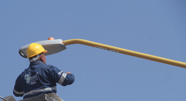 Supervisan alumbrado público de Aguascalientes para evitar apagones por lluvias