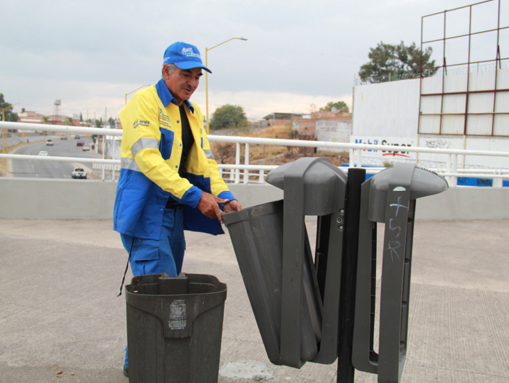 Cambian en la capital cestos de basura vandalizados en Aguascalientes