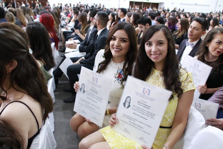 Realiza UAA entrega de mil 485 títulos a egresados
