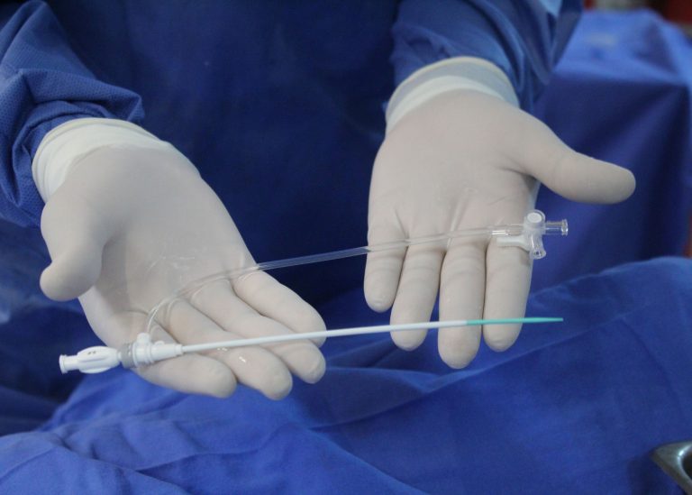 Atienden a enfermos del corazón por vía radial desde la muñeca