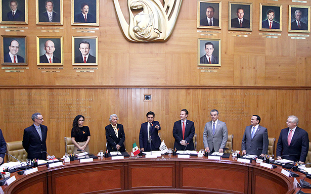 Rindió protesta Zoé Robledo como director general del IMSS