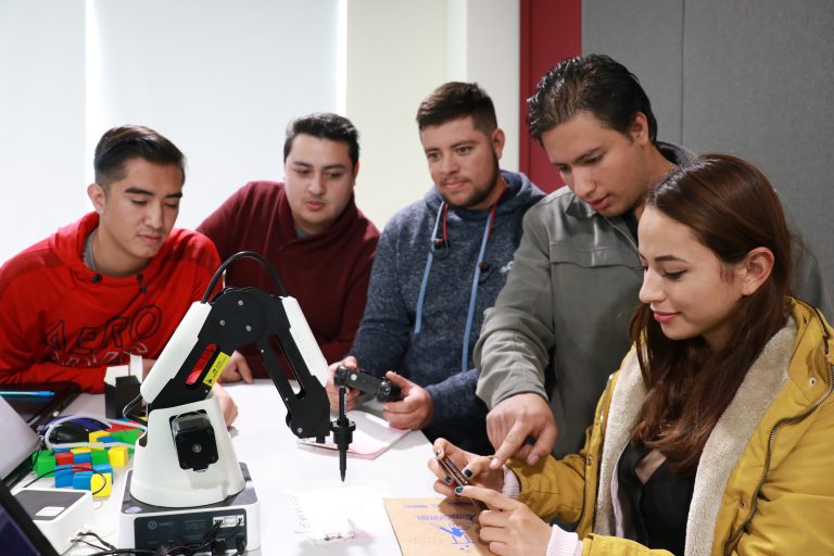 Lanzan convocatoria de beca Tutor al 100 para alumnos de bachillerato de Aguascalientes