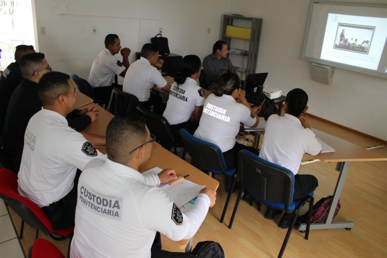 Se especializan elementos penitenciarios como policías procesales en Aguascalientes