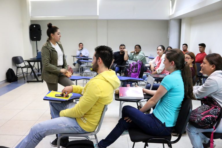 Estudiante de Notre Dame College en EU, realiza proyecto social en UTR Aguascalientes