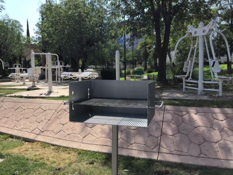 Instalaron asadores en el Parque del Lago de Aguascalientes por el Día del Padre