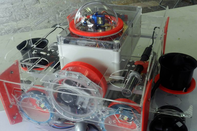 Crea universitario robot submarino que mide contaminación en cuerpos de agua
