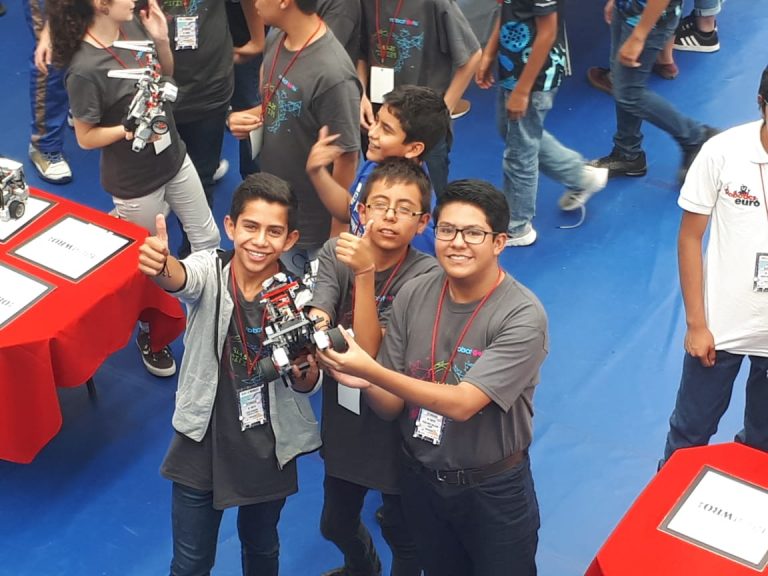 Avanzan estudiantes de Aguascalientes a fase nacional de olimpiada de robótica