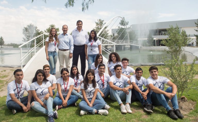 Gobernador de Aguascalientes presenta a universitarios proyectos de movilidad